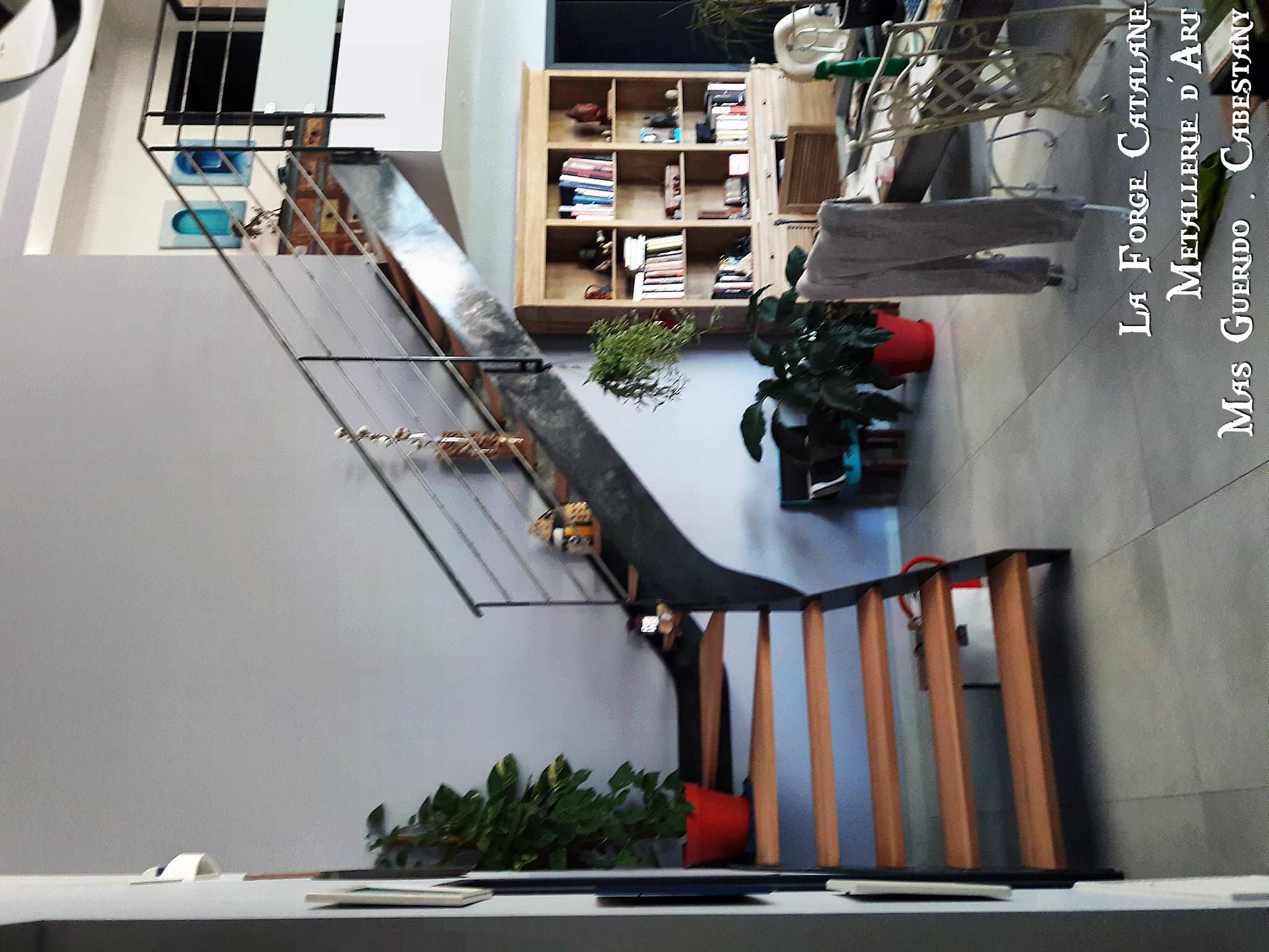 escalier double limon fer plat lateraux marches bois 2 forge catalane.jpg